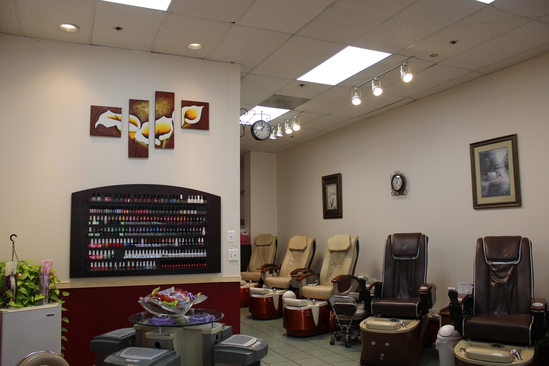 Coco’s Nails & Spa: Warrington, PA. Offers events for birthday parties and anniversaries.